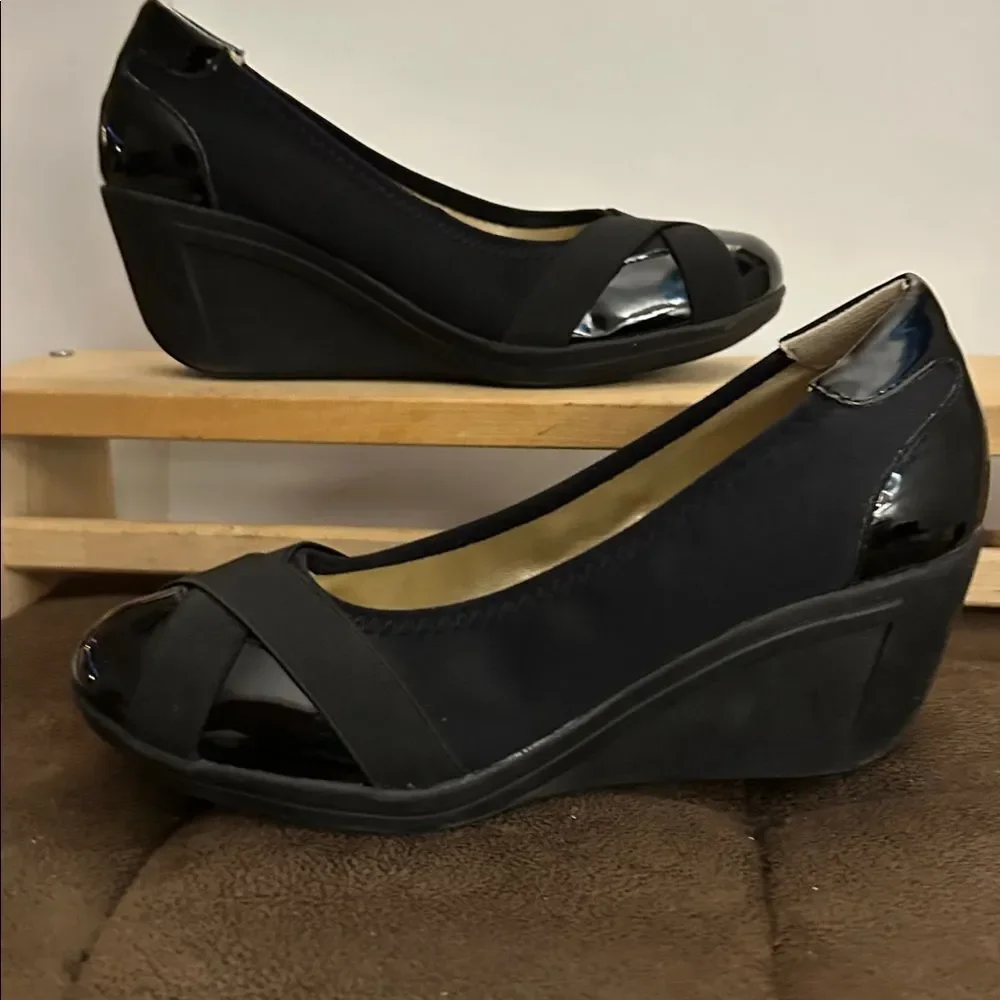 Kenneth Cole Reaction Black Patent Wedge Heels